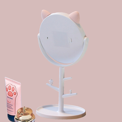 De perfecte toevoeging aan uw kleedkamer Onze LED-lichte cosmetische spiegel