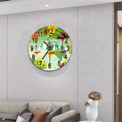 Grote glazen horloge met een enkel gezicht