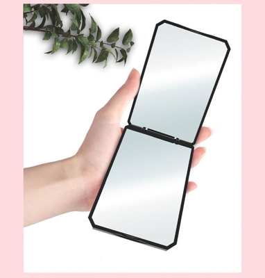 Verstelbare compacte damesdressing mirror met hartvormig LED-licht en custom design