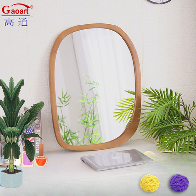 Moderne stijlvolle houten raam muur decor spiegel met verfijnd ontwerp