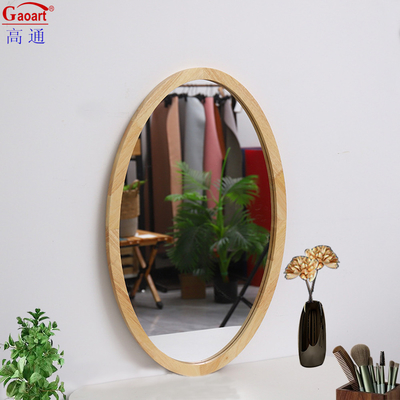 Moderne stijlvolle vloerlengte spiegel met houten frame voor rustiek decor Volle lengte