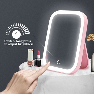 Maak je altijd en overal klaar met deze handige reiscosmetische lichtspiegel