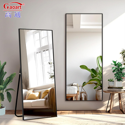 Wineshop Framed Mirror met modern glazen spiegelontwerp
