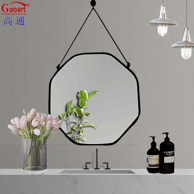 Voeg een vleugje elegantie toe aan je antieke toilet met deze Vintage Plastic Frame Mirror