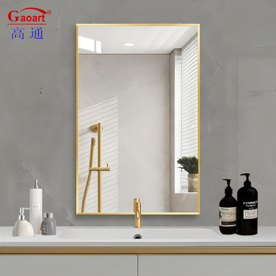 Maak een luxe woning met een elegante raamspiegel aan de muur