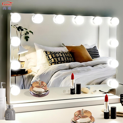 Ontdek het geheim van perfecte make-up met Hollywood Mirror