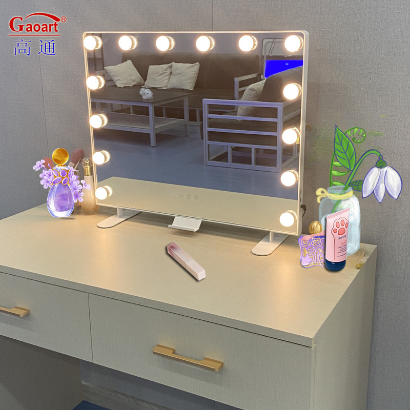 Volledige wand cosmetische spiegel Modieus ontwerp en metalen frame voor grote make-up behoeften