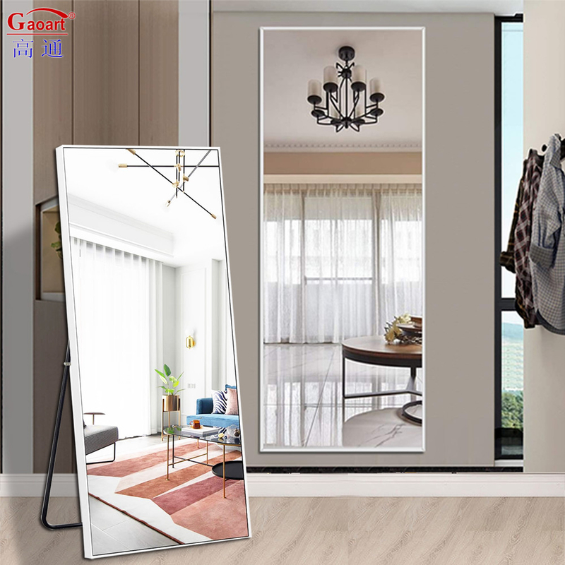 Grote luxe salon badkamer douche glazen spiegel voor in grote Europese stijl huis decor