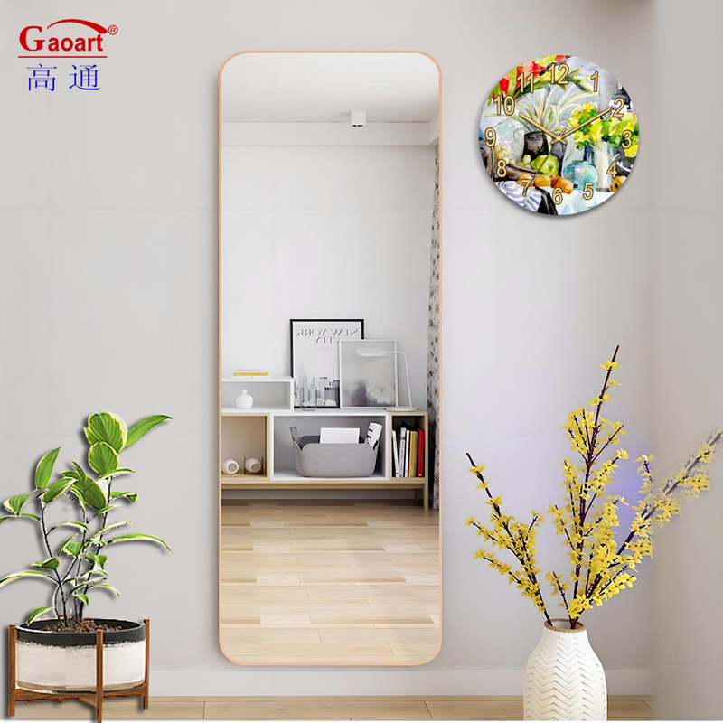 Contemporary Design Stijl Compacte wandhangende spiegel voor een luxe badkamer
