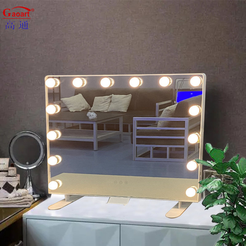 Verander je ijdelheid in een glamoureuze Hollywood-studio met Hollywood Mirror